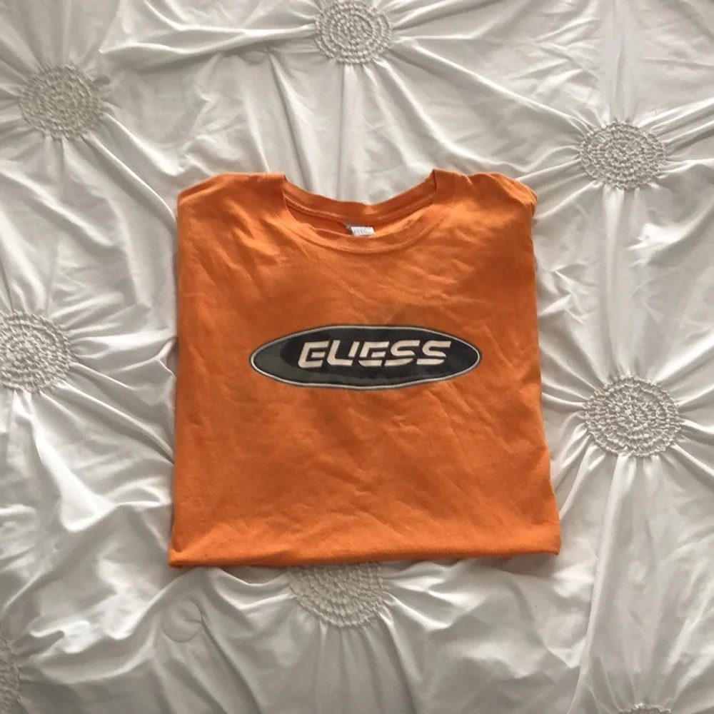 MENS GUESS LOGO TSHIRT - Picture 3 of 3